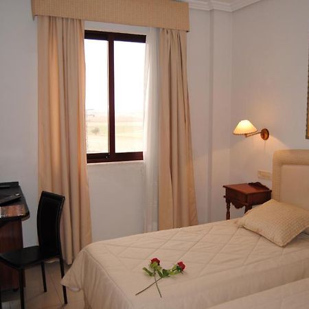 Hotel Cristina-Enea Valdeganga Zimmer foto
